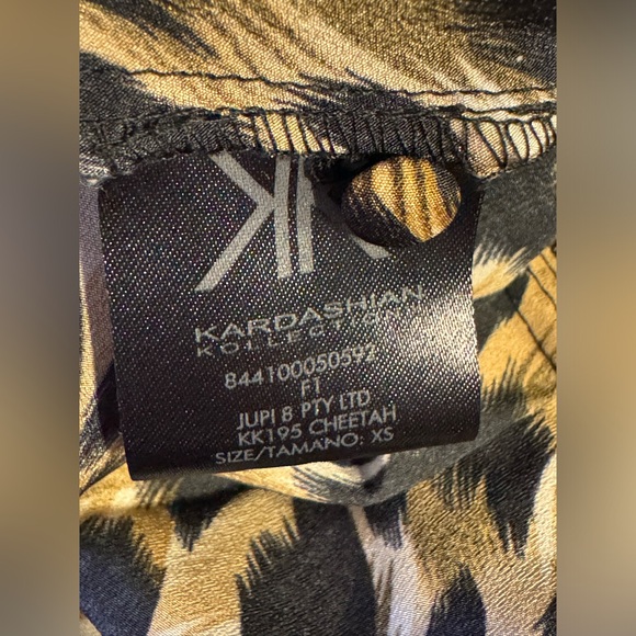 Kardashian Kollection Leopard Print Peplum V-Neck Blouse Top Long Sleeves Sz XS - Picture 7 of 7